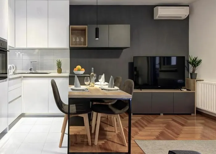 Deluxe Apartment Divia
